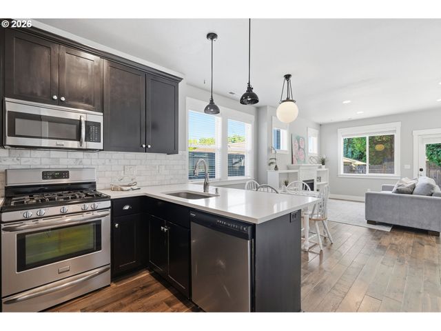 9578 N BURR Ave, Portland, OR 97203