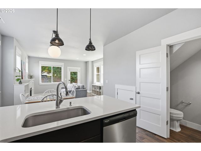 9578 N BURR Ave, Portland, OR 97203