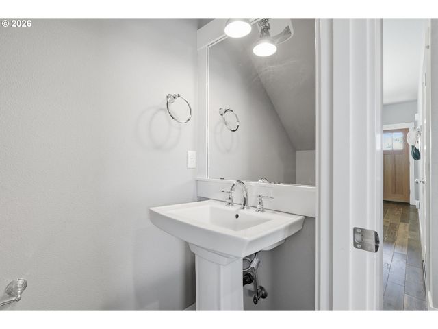 9578 N BURR Ave, Portland, OR 97203