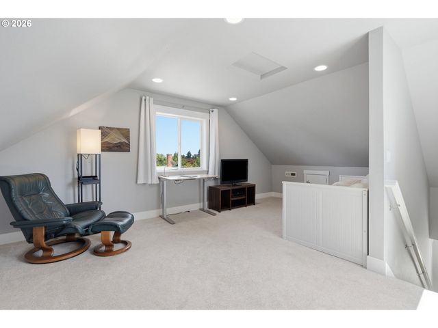 9578 N BURR Ave, Portland, OR 97203