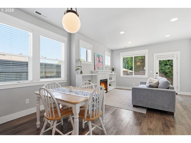 9578 N BURR Ave, Portland, OR 97203