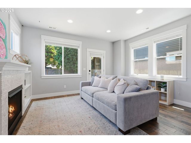 9578 N BURR Ave, Portland, OR 97203