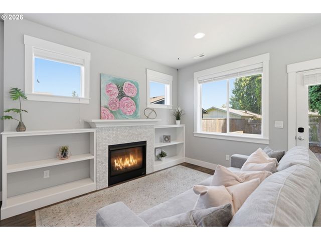 9578 N BURR Ave, Portland, OR 97203