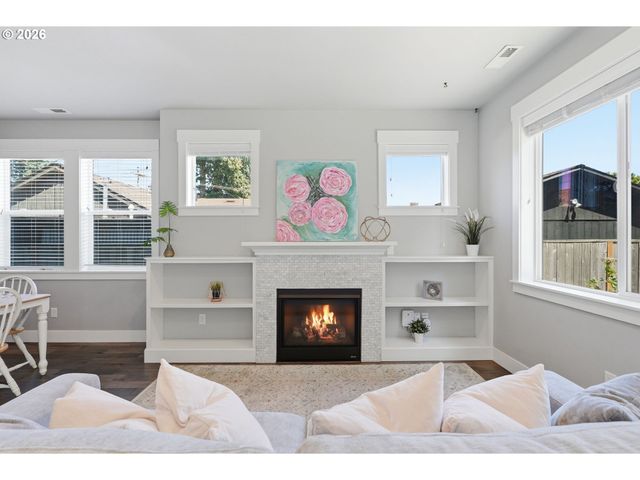 9578 N BURR Ave, Portland, OR 97203