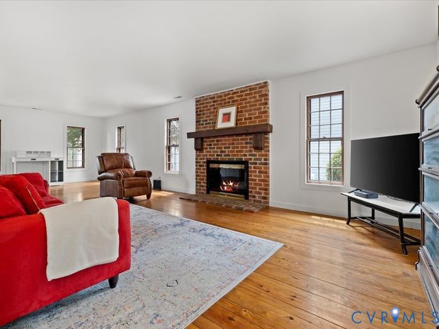 2321 Crowncrest Dr, Henrico, VA 23233