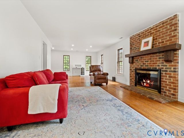 2321 Crowncrest Dr, Henrico, VA 23233