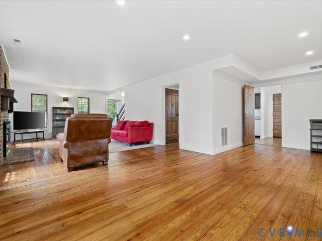 2321 Crowncrest Dr, Henrico, VA 23233