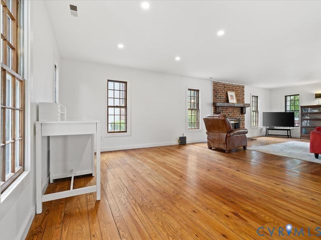 2321 Crowncrest Dr, Henrico, VA 23233