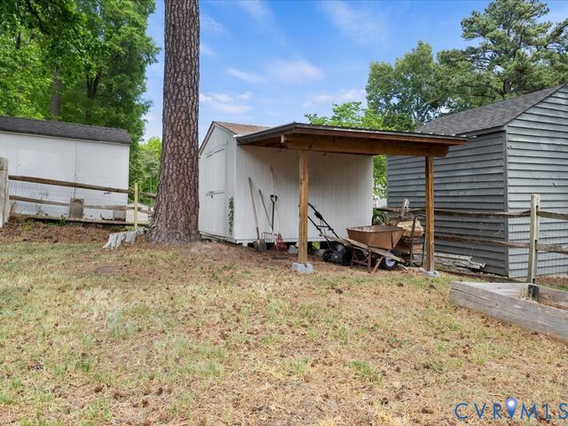 2321 Crowncrest Dr, Henrico, VA 23233