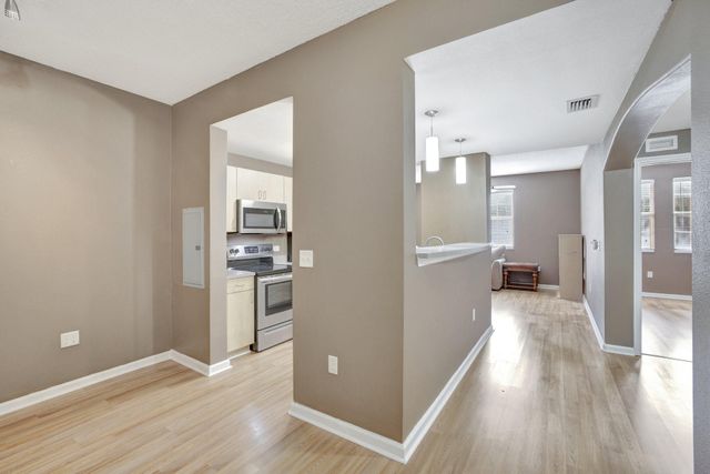 533 NE 3rd Avenue 208, Fort Lauderdale, FL 33301