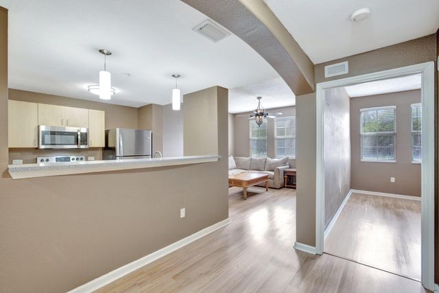 533 NE 3rd Avenue 208, Fort Lauderdale, FL 33301