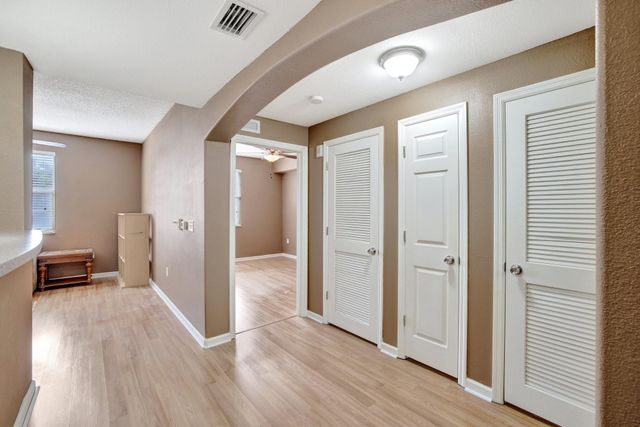 533 NE 3rd Avenue 208, Fort Lauderdale, FL 33301