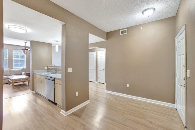 533 NE 3rd Avenue 208, Fort Lauderdale, FL 33301