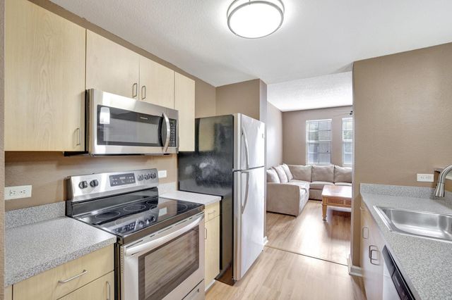 533 NE 3rd Avenue 208, Fort Lauderdale, FL 33301