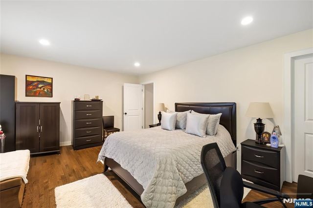 18 Holiday Court, River Vale, NJ 07675