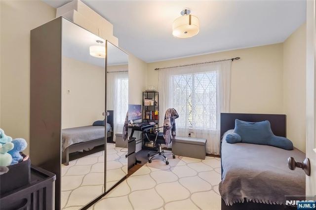 18 Holiday Court, River Vale, NJ 07675