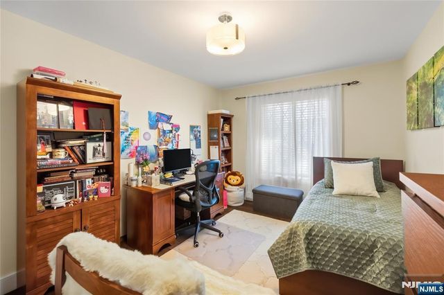 18 Holiday Court, River Vale, NJ 07675