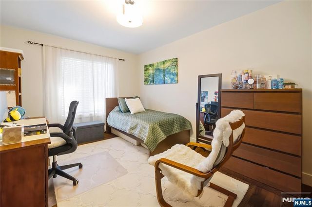 18 Holiday Court, River Vale, NJ 07675