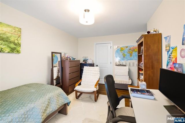 18 Holiday Court, River Vale, NJ 07675