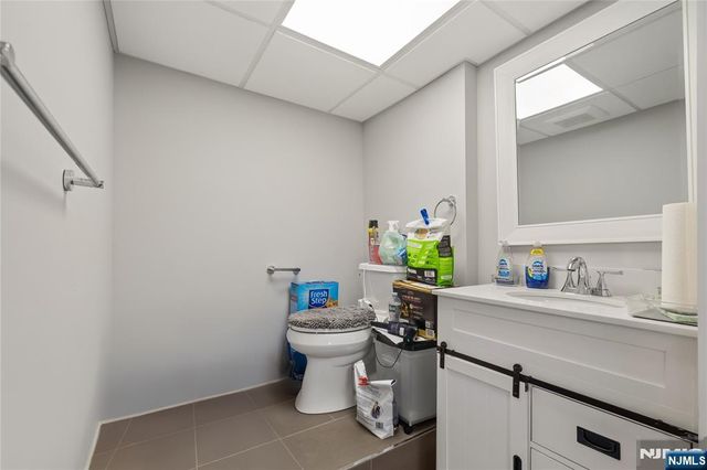18 Holiday Court, River Vale, NJ 07675