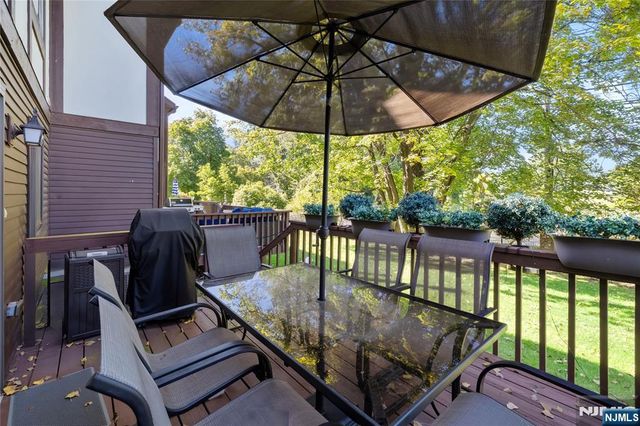 18 Holiday Court, River Vale, NJ 07675