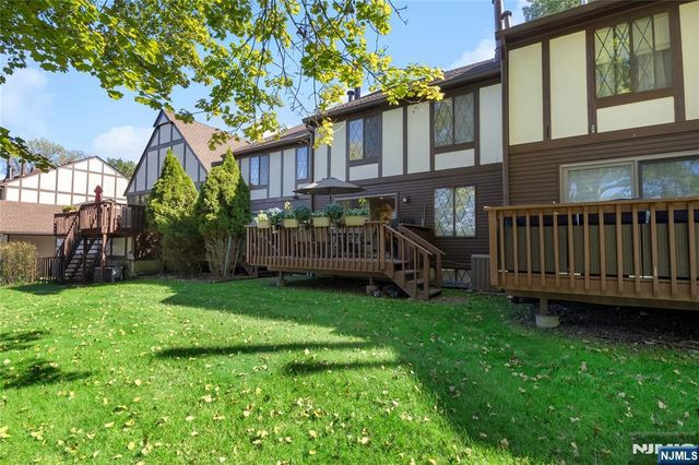 18 Holiday Court, River Vale, NJ 07675