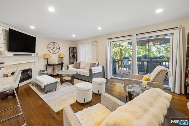 18 Holiday Court, River Vale, NJ 07675
