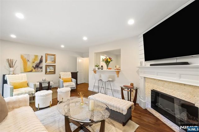 18 Holiday Court, River Vale, NJ 07675
