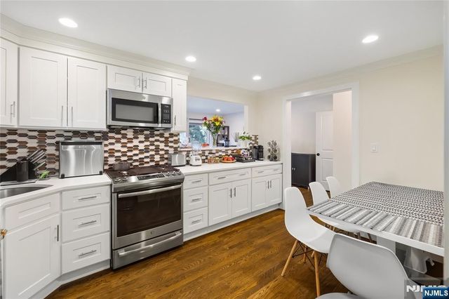 18 Holiday Court, River Vale, NJ 07675