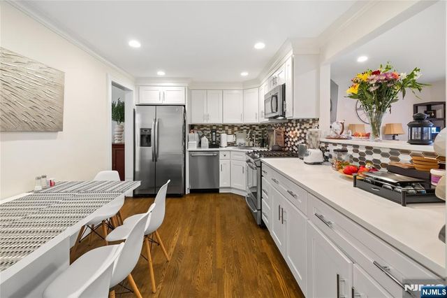 18 Holiday Court, River Vale, NJ 07675