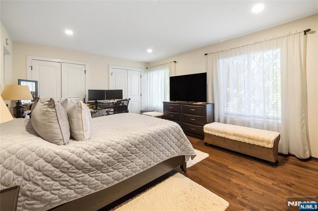 18 Holiday Court, River Vale, NJ 07675