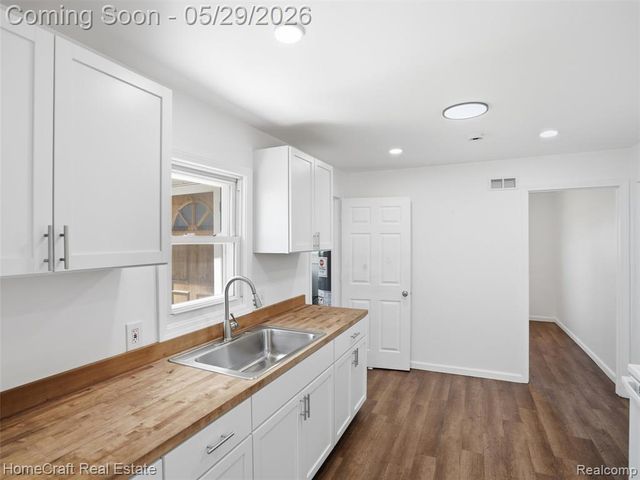 31245 Beverly Road, Romulus, MI 48174