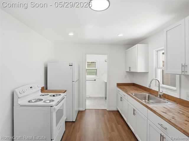 31245 Beverly Road, Romulus, MI 48174