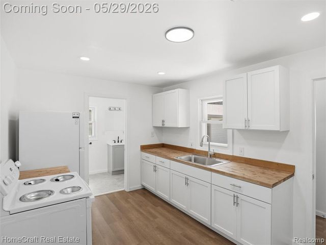 31245 Beverly Road, Romulus, MI 48174