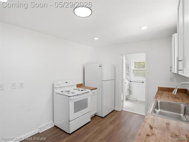 31245 Beverly Road, Romulus, MI 48174
