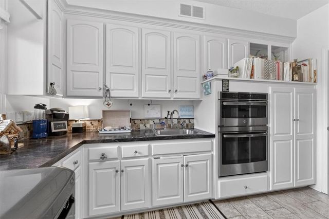 11329 W 121st Terrace, Overland Park, KS 66213