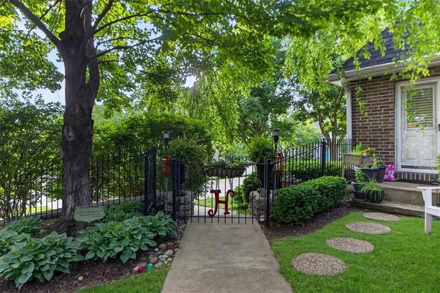 11329 W 121st Terrace, Overland Park, KS 66213