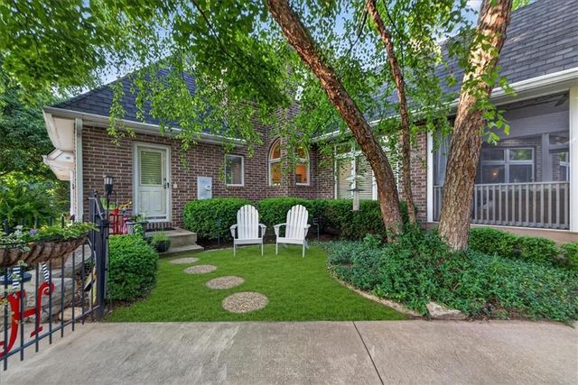 11329 W 121st Terrace, Overland Park, KS 66213