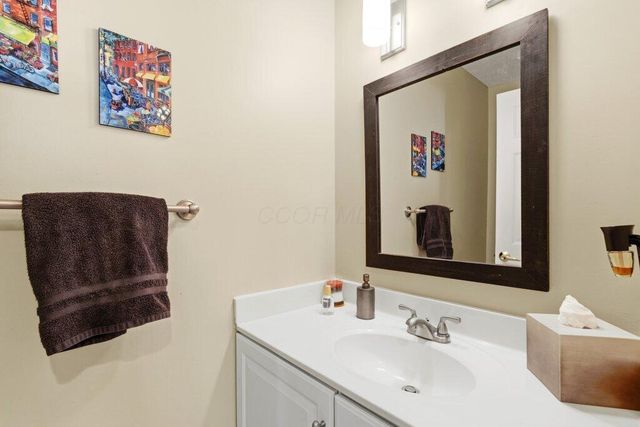 7166 Brooks Close, New Albany, OH 43054