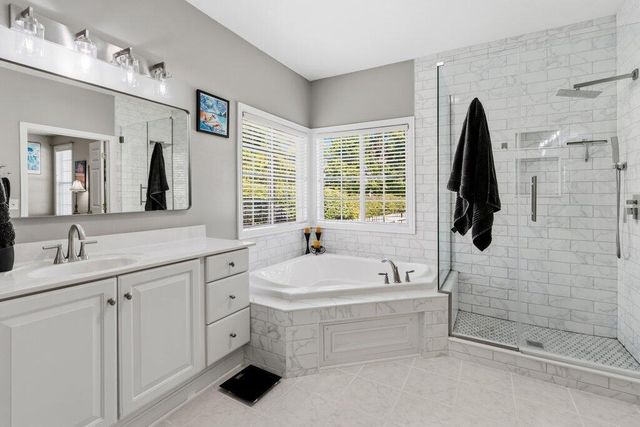 7166 Brooks Close, New Albany, OH 43054