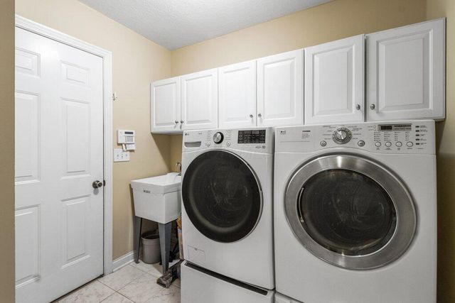7166 Brooks Close, New Albany, OH 43054