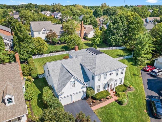 7166 Brooks Close, New Albany, OH 43054