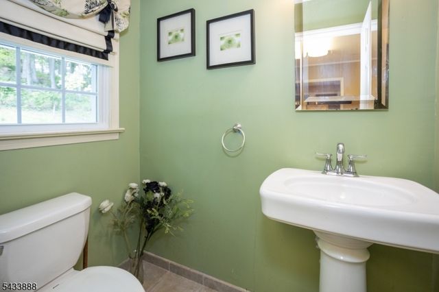 14 Parkwood Rd, Roxbury Twp., NJ 07876