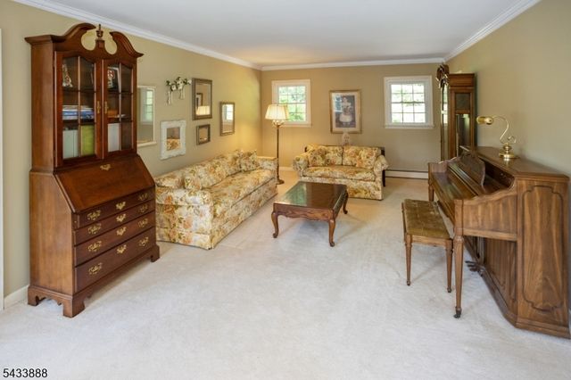 14 Parkwood Rd, Roxbury Twp., NJ 07876
