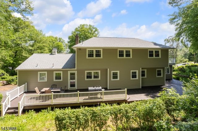 14 Parkwood Rd, Roxbury Twp., NJ 07876