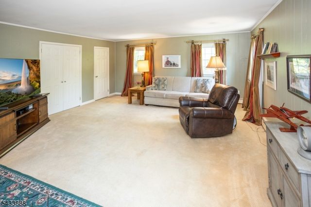 14 Parkwood Rd, Roxbury Twp., NJ 07876