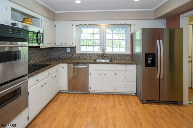 14 Parkwood Rd, Roxbury Twp., NJ 07876