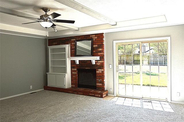 105 Lochwood Place, Yukon, OK 73099