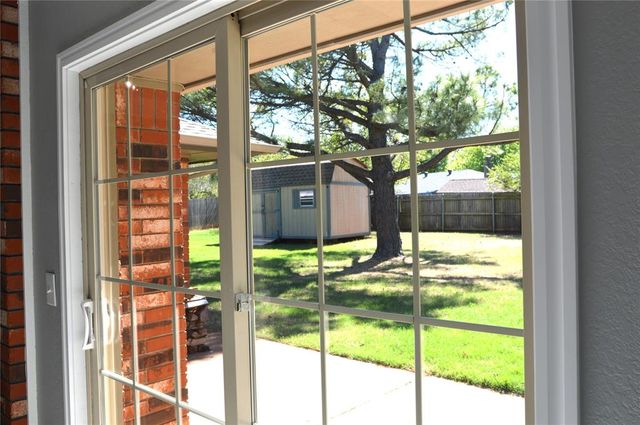 105 Lochwood Place, Yukon, OK 73099