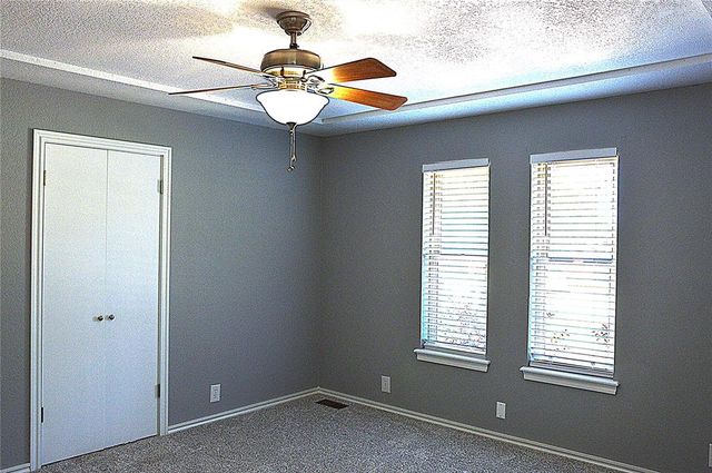 105 Lochwood Place, Yukon, OK 73099